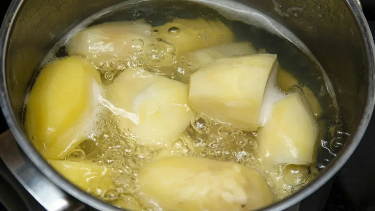 Smarta kökstips: förbättra dina kokta potatisar med ett enkelt fettknep