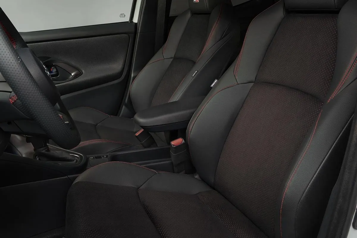 Europa fortsätter satsa på dyra elbilar medan Toyota erbjuder ett prisvärt hybridalternativ