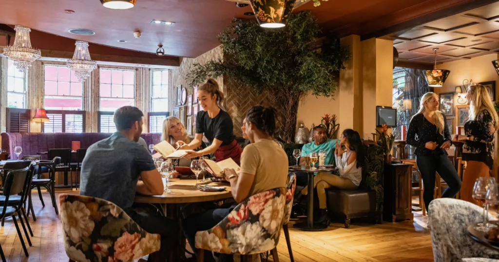 Små vanor som avslöjar mycket: nio egenskaper hos stol-skjutare